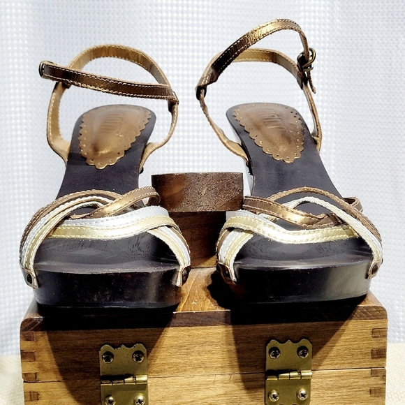 NOMI Y2K Wood & Metallic Wedge Slingback Sandal Gold/Silver/Bronze (8.5M) - Picture 3 of 8